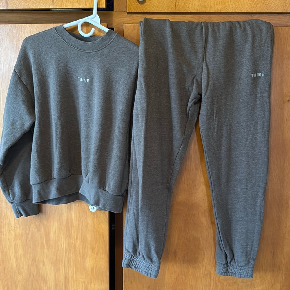 Tribe Kelley butter sweats set- Crocodile in great used condition! $250 new